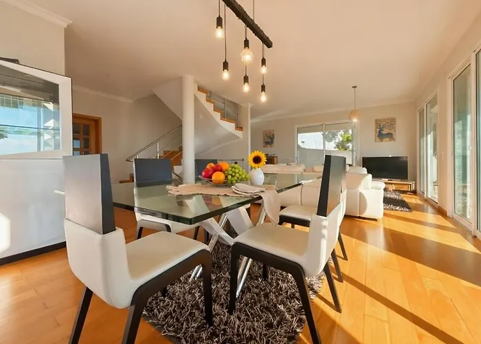 Madeira Mit Blick Auf Den Hafen Villa Funchal (Madeira)