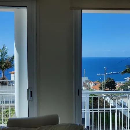 Madeira Mit Blick Auf Den Hafen * Funchal