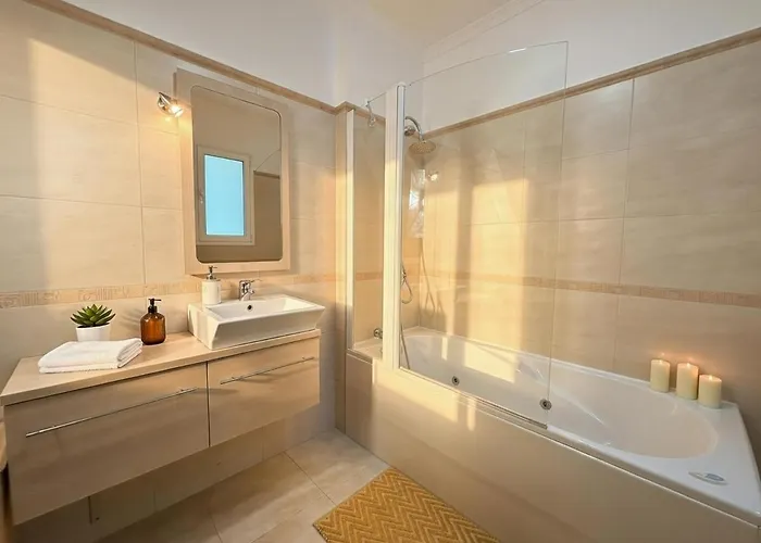 Madeira Mit Blick Auf Den Hafen Funchal (Madeira)