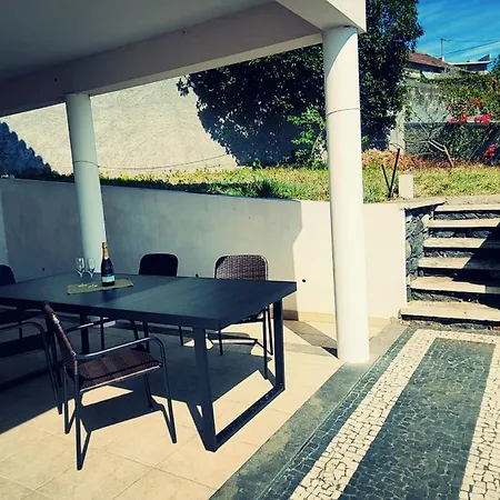 Madeira Mit Blick Auf Den Hafen *