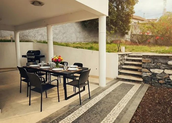 Madeira Mit Blick Auf Den Hafen Funchal (Madeira)