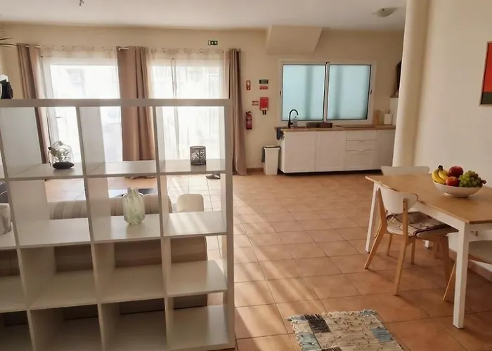 Madeira Mit Blick Auf Den Hafen * Funchal (Madeira)